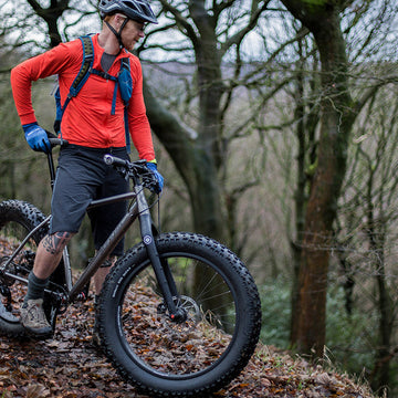 29-inch versus 27.5-inch wheels riding down a hill