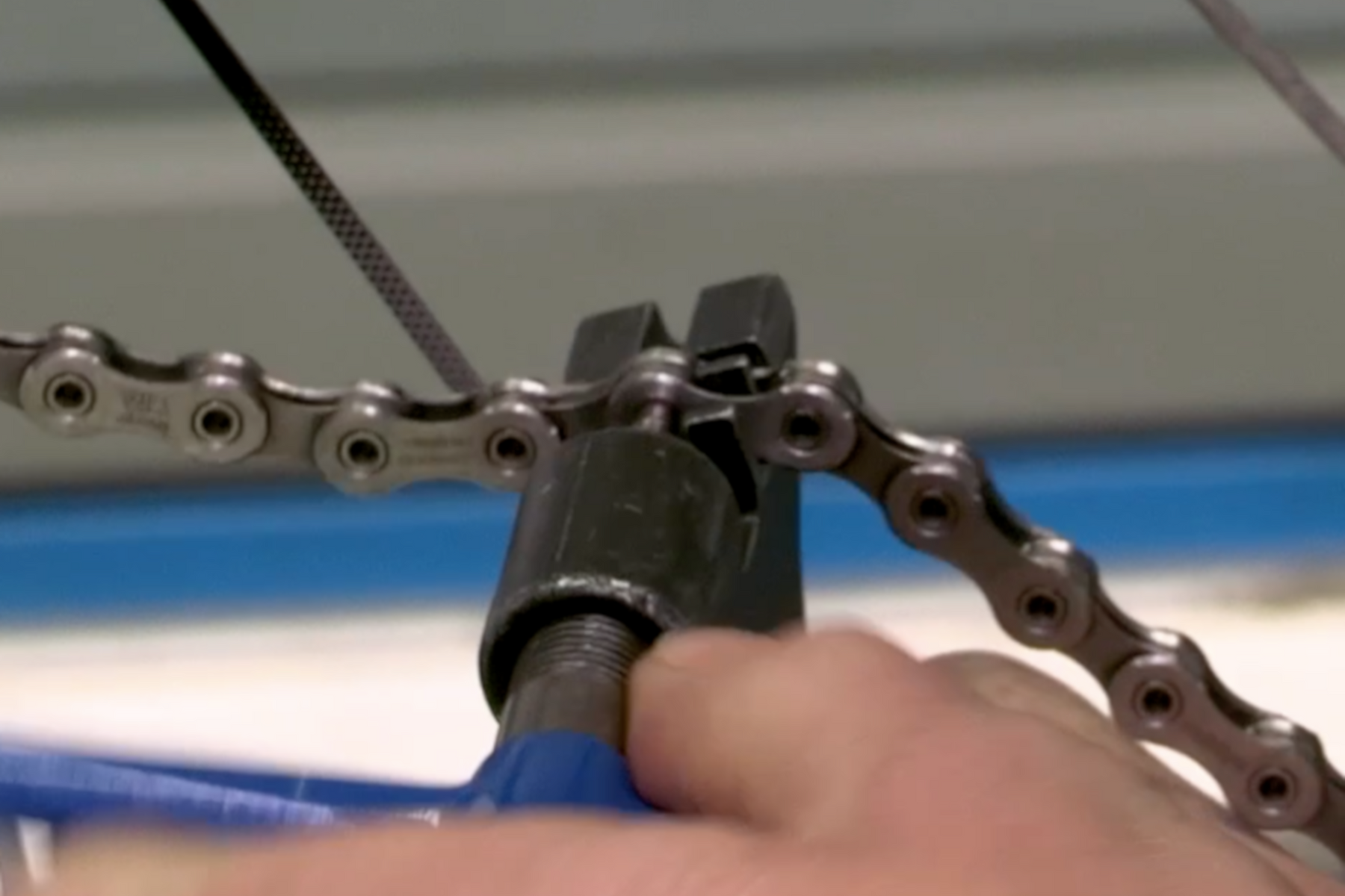 Essential bike maintenance - How to deal with a snapped chain whilst out riding