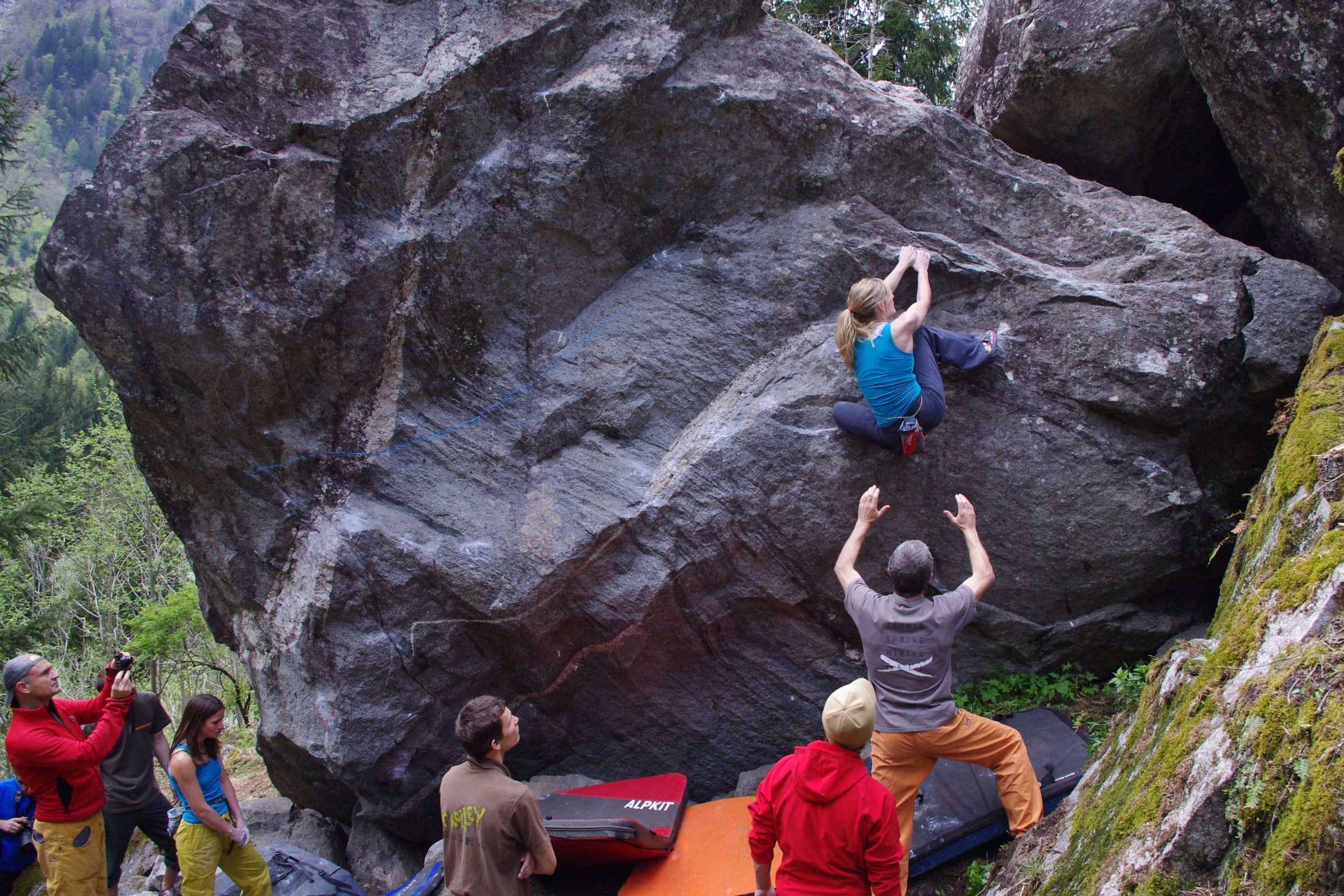 Bouldering at MelloBlocco