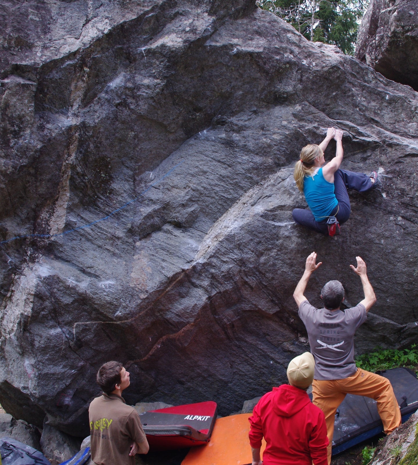 Shauna Coxsey bouldering at MelloBlocco