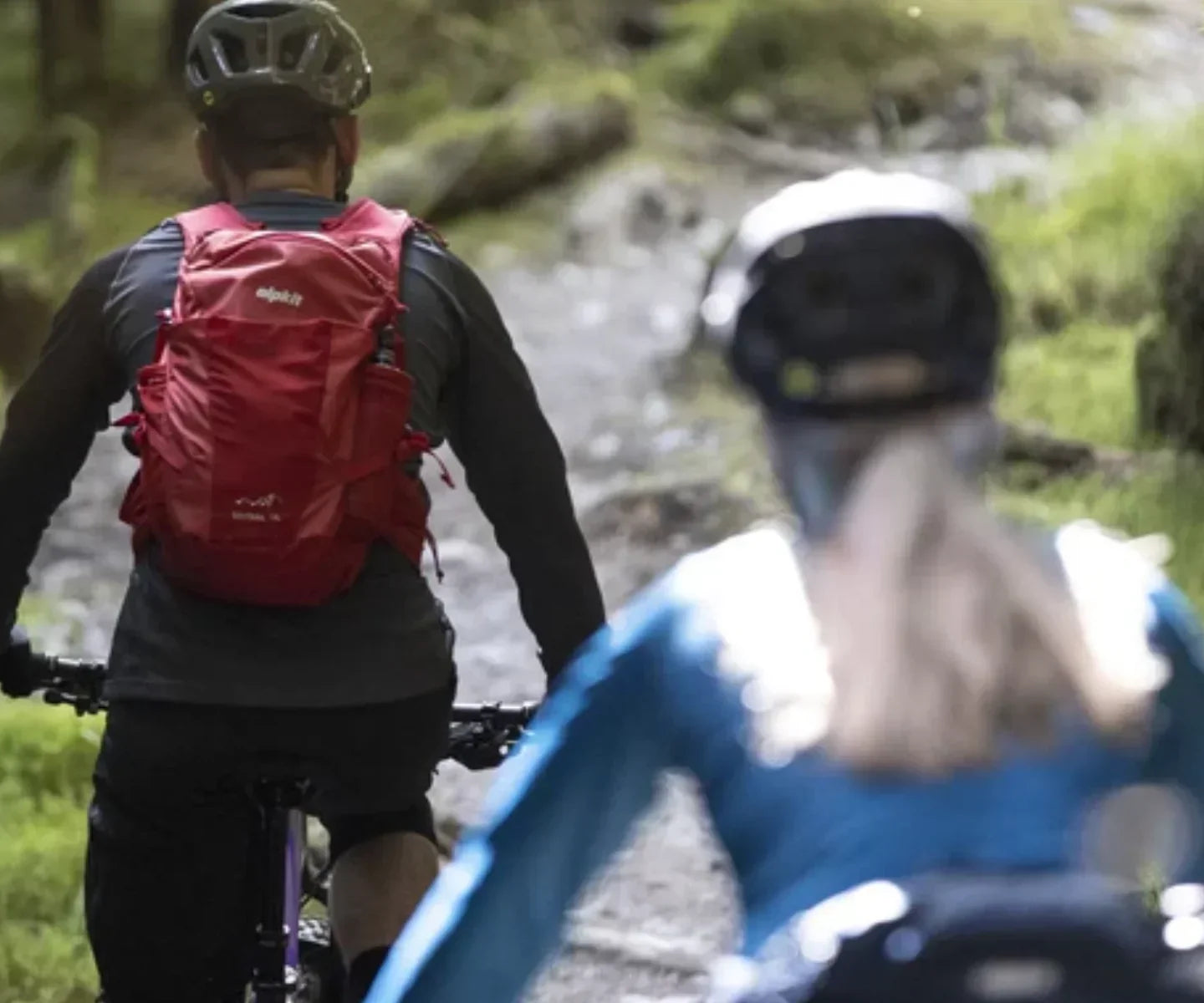 Mountain biking backpacks: the complete guide