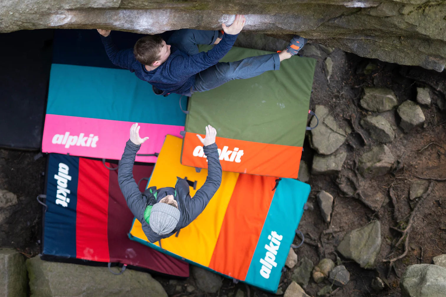 Taco or hinged bouldering mats? UKC review the two options