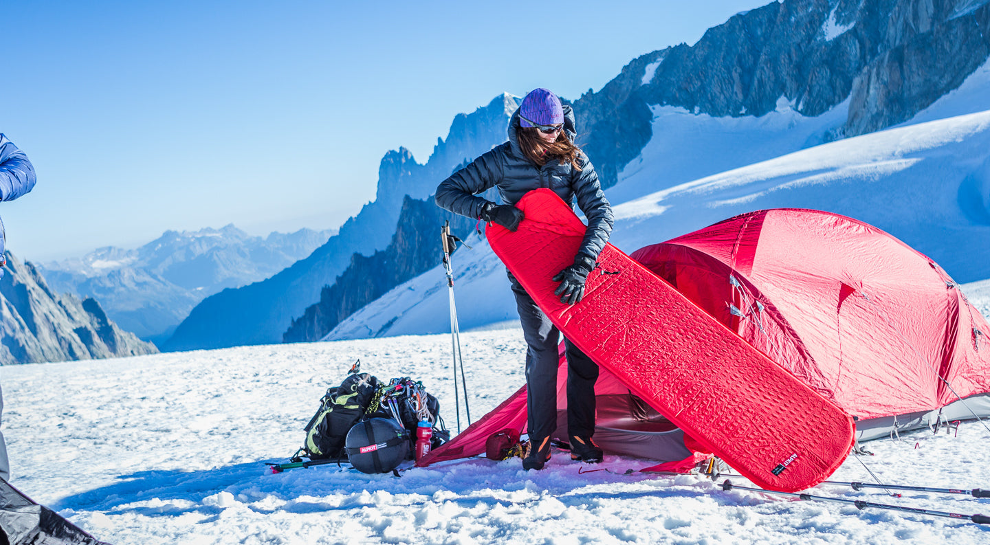Preparing a camping mat for sleeping on the snow