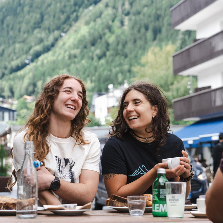 Women's Mountains Tee in Black