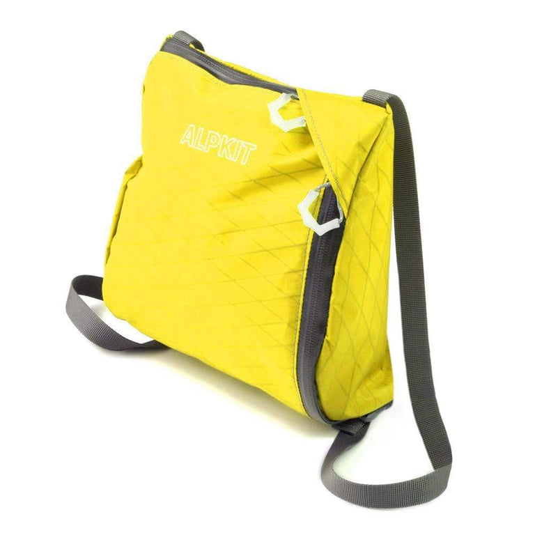 PBAKROO-LRG-YEL-01-roo pouch large yellow -detail - closed