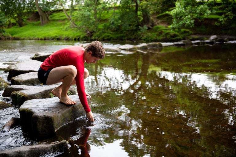 bredon wild swimming shorts in tarmac - action