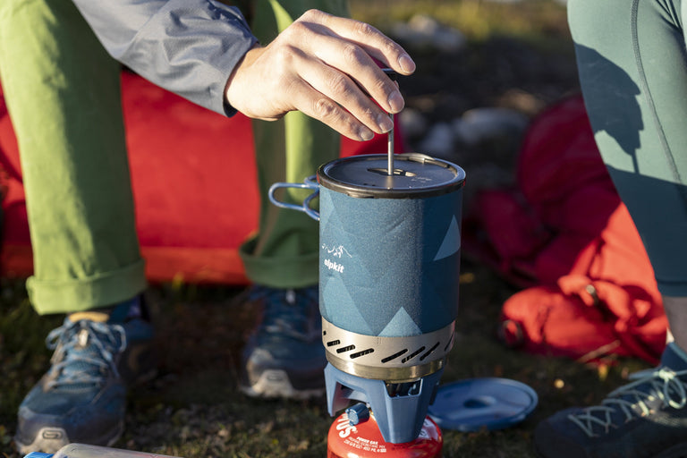 alpkit bruit coffee press - action