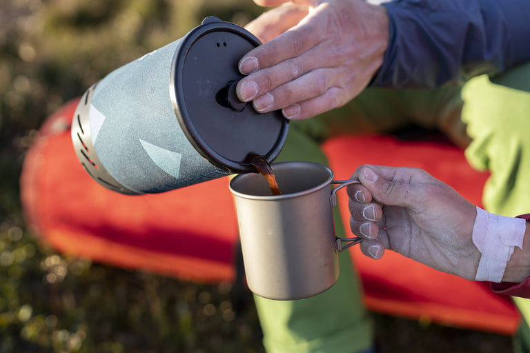 alpkit bruit coffee press - action