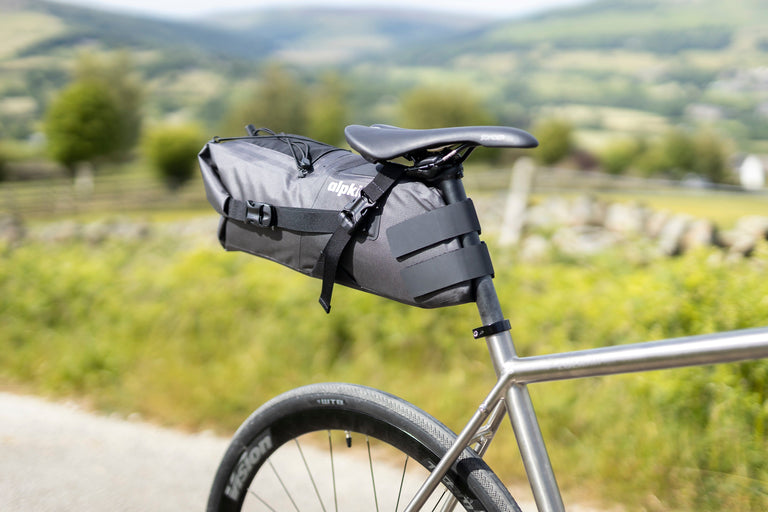 Deluge Saddle Pack 12L / Tarmac