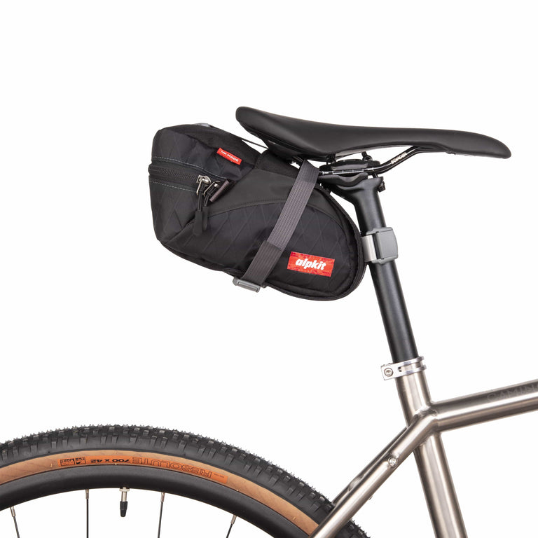 Alpkit enduro seatpack regular in black - closed