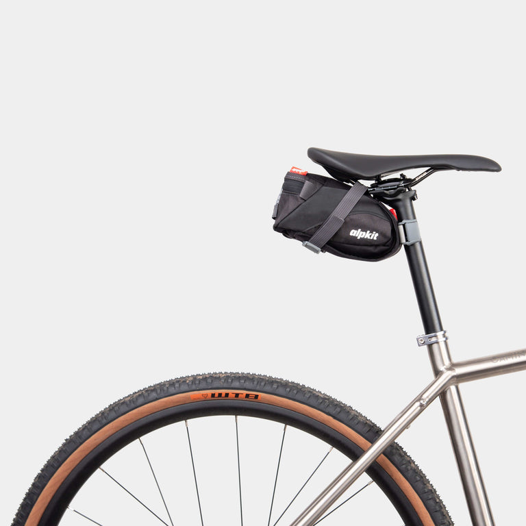 enduro seatpack small bikepacking bag in panther black