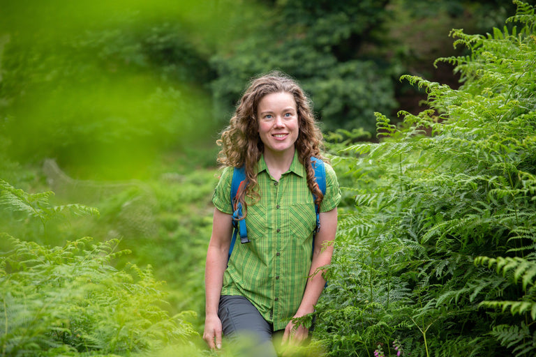 Alpkit estella shirt in verde - action