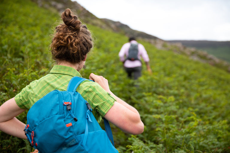 Alpkit estella shirt in verde - action