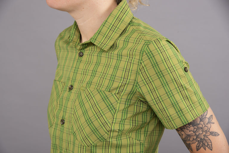 womens estella shirt in verde sleeve and pocket