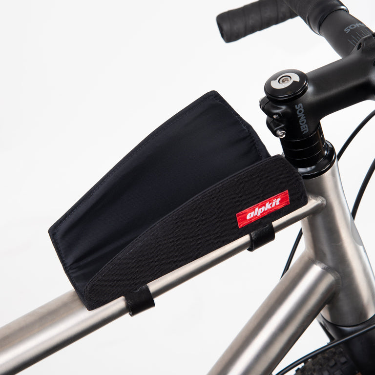 alpkit fuel pod cradle in black top