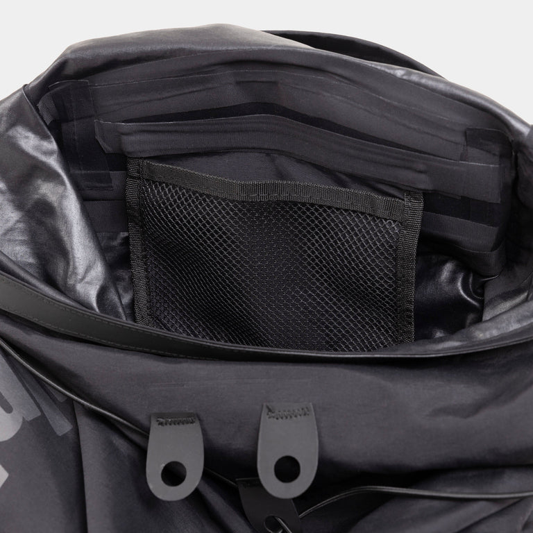 alpkit Gourdon 30 dry bag backpack in black inside pocket