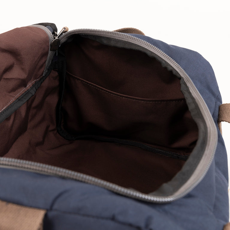 alpkit idaho 16 duffle bag in navy blue inside pocket