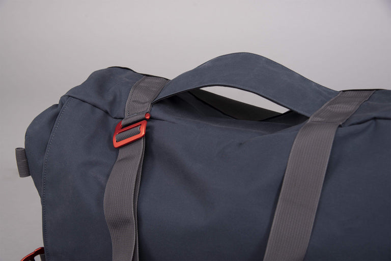 idaho 30 waxed cotton duffle bag in denim suitcase loop - closed