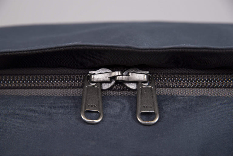 idaho 30 waxed cotton duffle bag in denim zip detail - closed