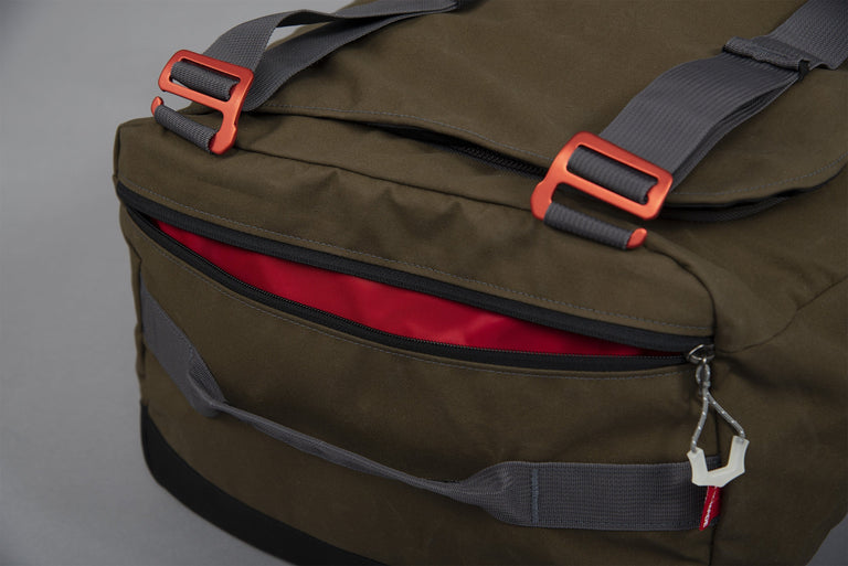 idaho 50 waxed cotton duffle bag in kelp zip pocket