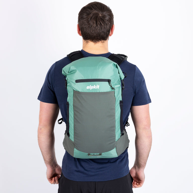 Idris 25L backpack rear view men's fit