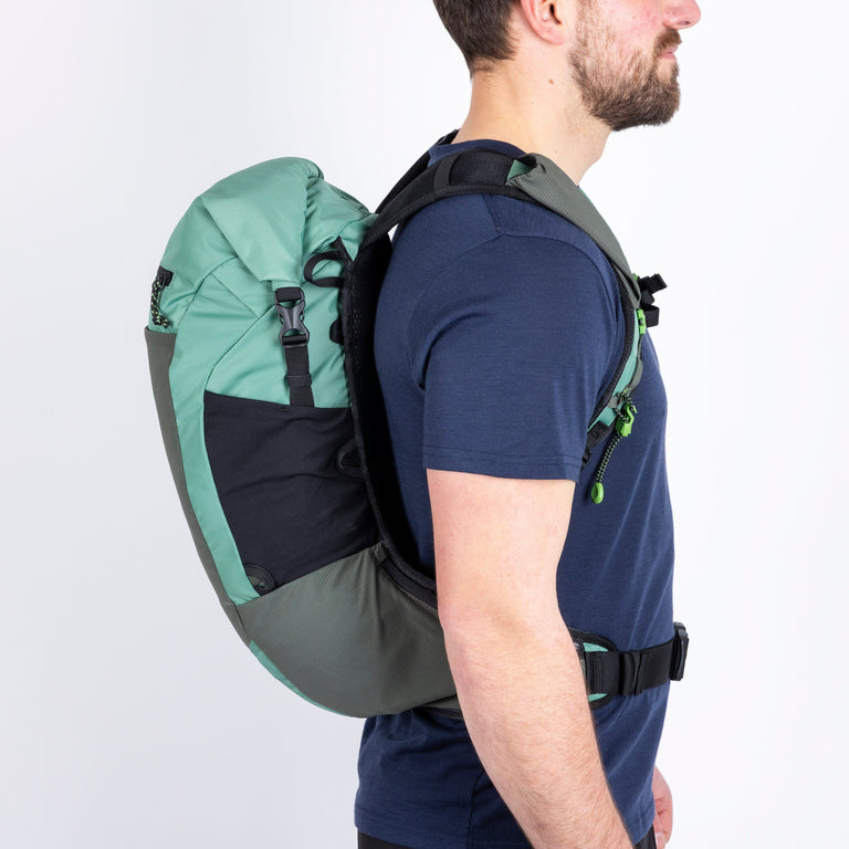 Idris 25L side view men's fit