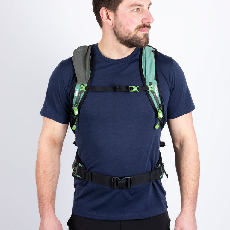 Idris 25L backpack front view men's fit