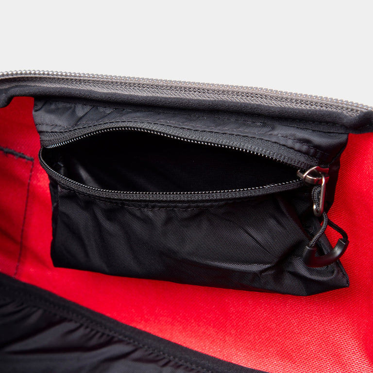 alpkit kitbag 30 duffle bag in chilli red inside pocket