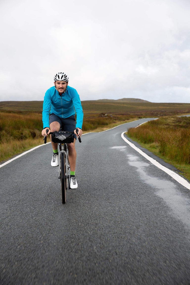 TCAKSQUALM-squalline-mens-windproof-run-ride-jacket - action - closed