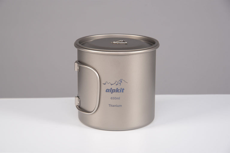 mytimug 650 titanium camping mug with lid on