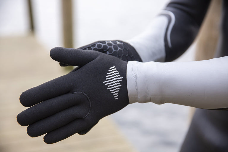 Alpkit silvertip skull gloves side - action