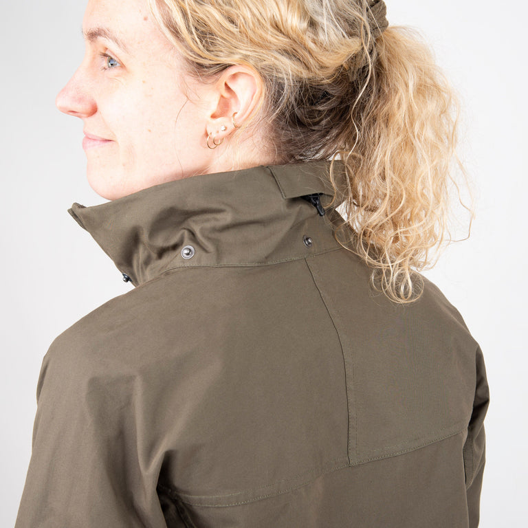 alpkit Ranger womens organic cotton ventile jacket in kelp green collar rear|apy