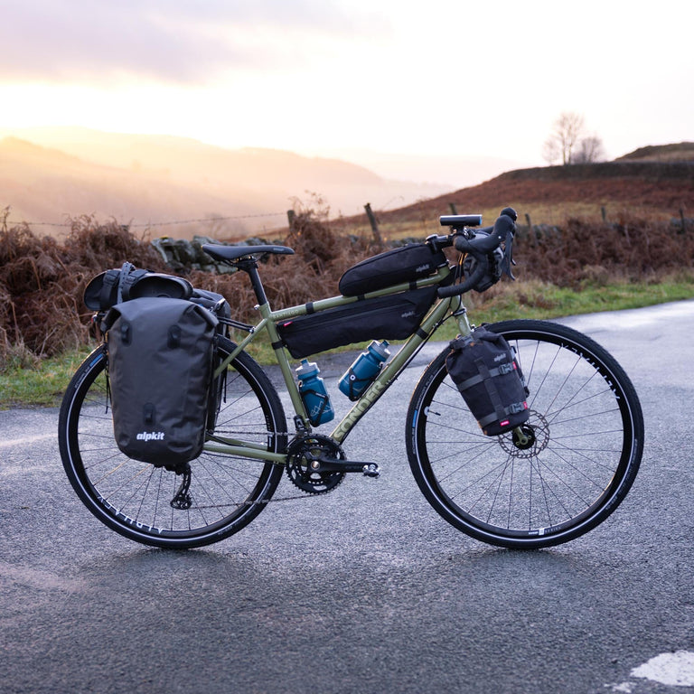 Santiago Cues Grand Tourer