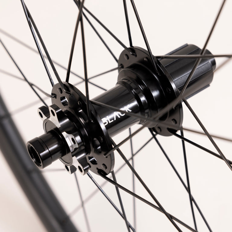 sonder black i21 aero carbon road wheels rear hub