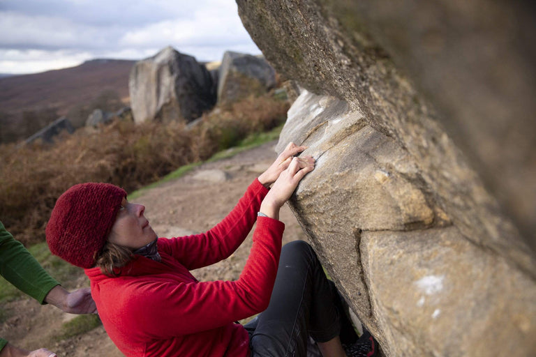 womens kelpie fleece in chilli bouldering in the peak district - action - closed