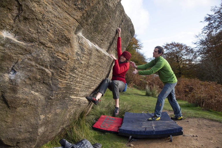 womens kelpie fleece in chilli bouldering in the peak district - action - closed