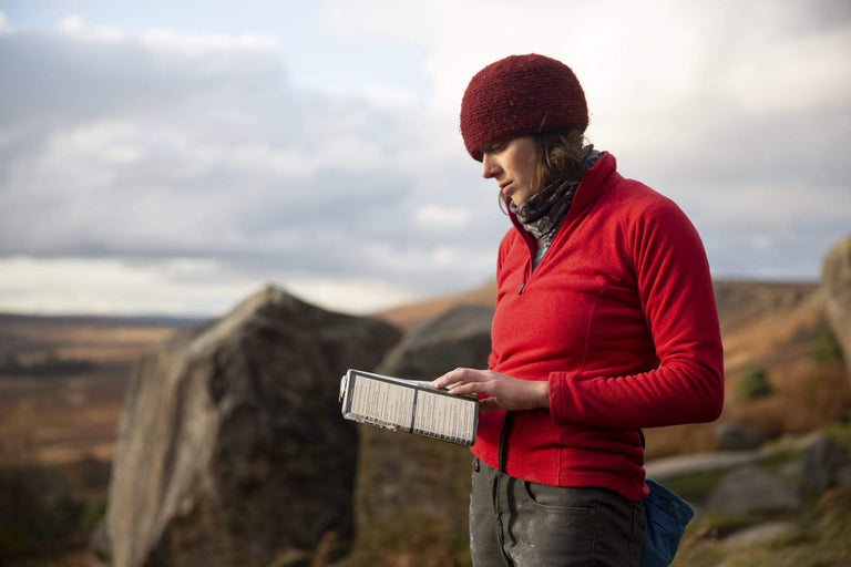 womens kelpie fleece in chilli bouldering in the peak district - action